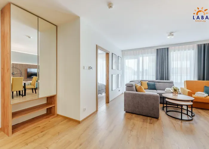 アパート Laba Kollataja Z Parkingiem コウォブジェク