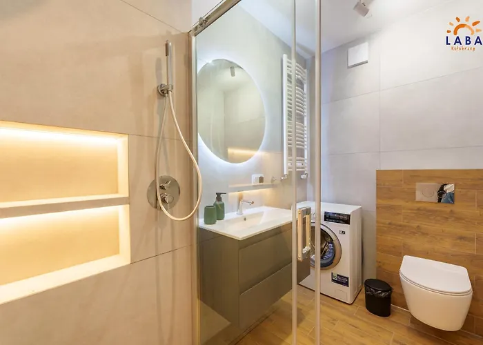 Laba Kollataja Z Parkingiem アパート