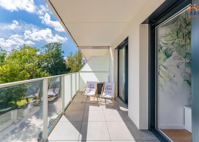 Laba Kollataja Z Parkingiem アパート