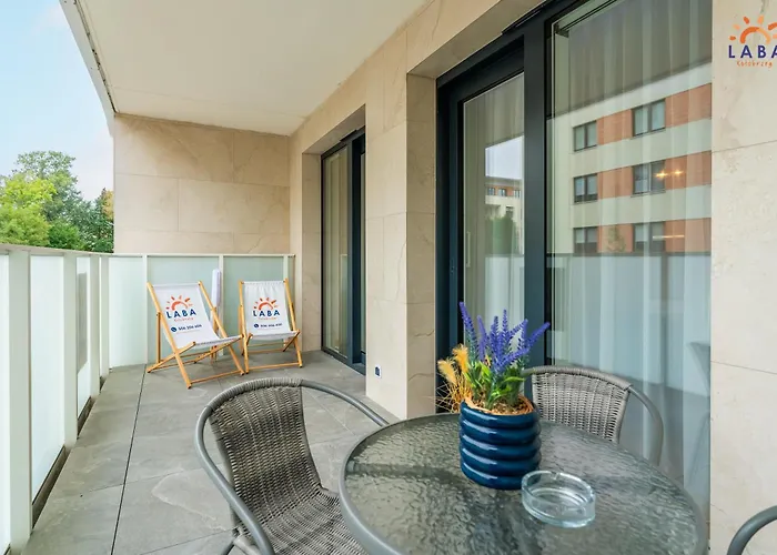 Laba Kollataja Z Parkingiem アパート